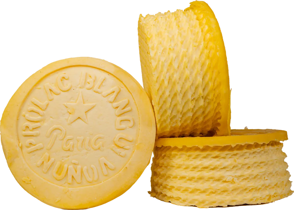 Queso paria de Nuñoa con su borde trenzado